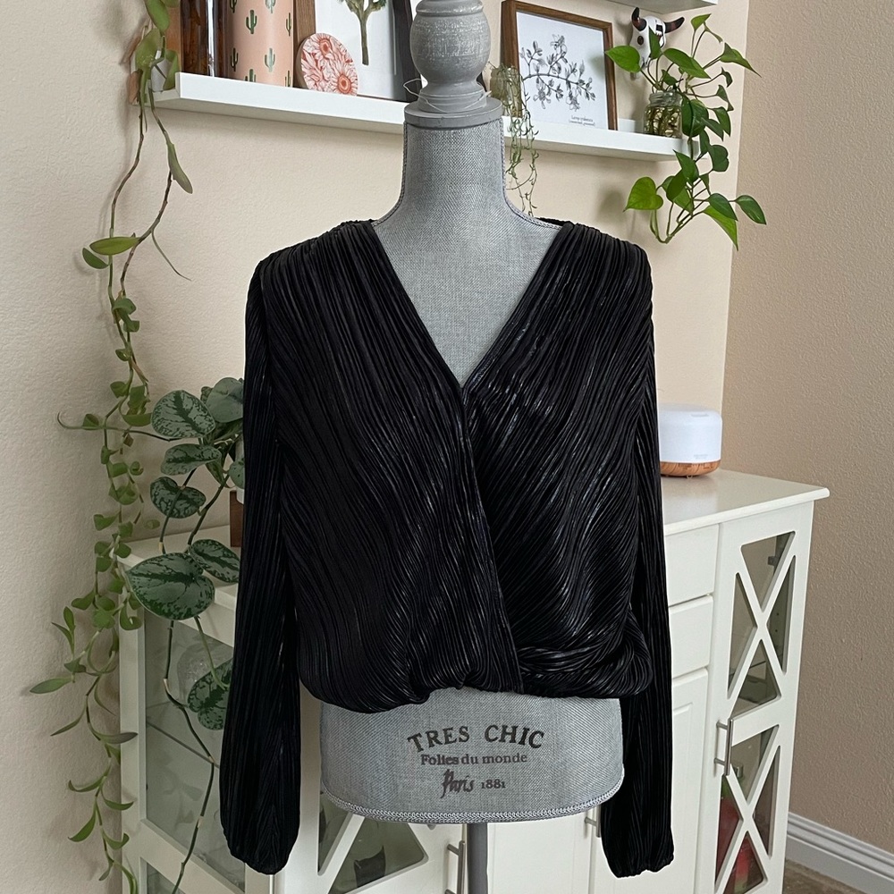 ASTR The Label Shiny Black Wrap top